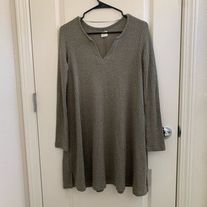 O’Neill hunter green long sleeved dress // small